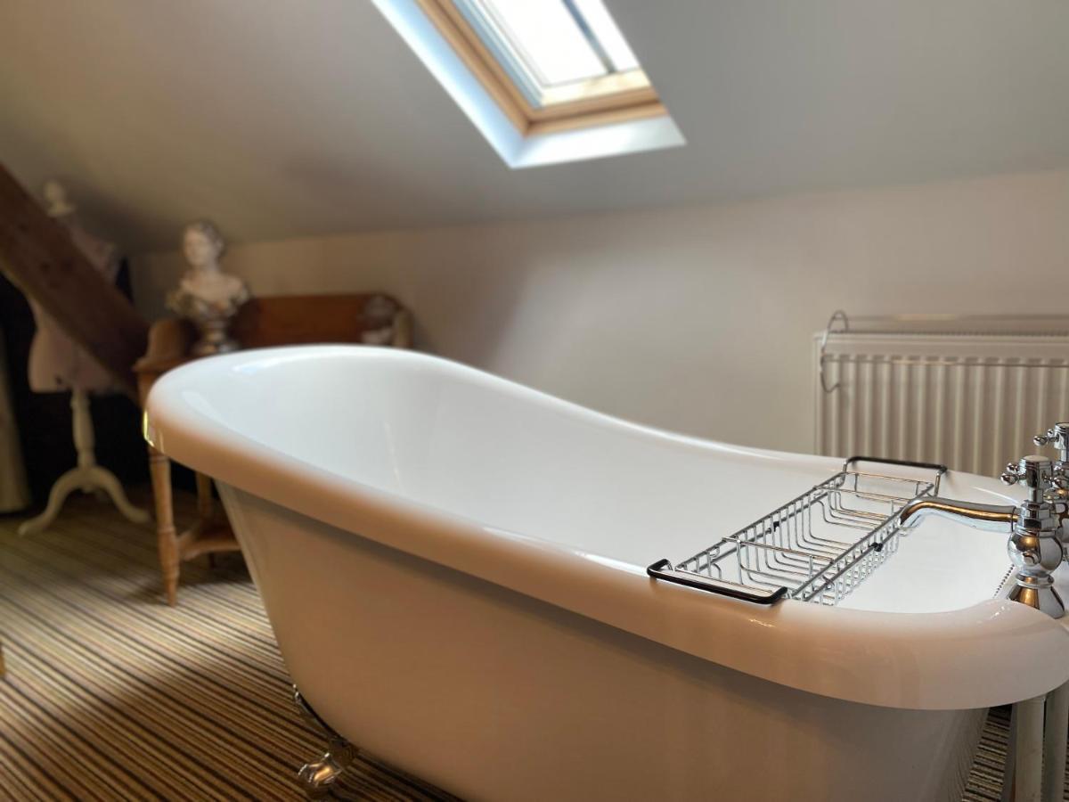 Betsey Trotwood. Historic Stylish 2-Bed Cottage. Blundeston Екстериор снимка